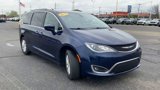 Used 2018 Chrysler Pacifica Touring-L image 2