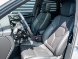 Certified 2025 Porsche Macan image 5