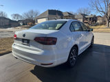 Used 2017 Volkswagen Jetta SE image 3