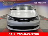 Used 2022 Chrysler Voyager LX image 2