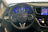 Used 2023 Chrysler Pacifica Touring-L image 5
