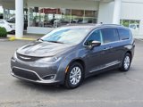 Used 2018 Chrysler Pacifica Touring-L image 2