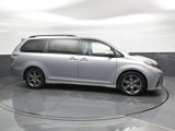 Used 2018 Toyota Sienna SE image 5