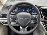 Used 2023 Chrysler Pacifica Limited image 4