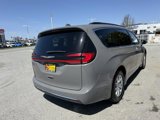 Used 2022 Chrysler Pacifica Touring-L image 6