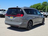 New 2025 Chrysler Pacifica Limited image 3