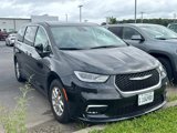 Used 2023 Chrysler Pacifica Touring-L image 2