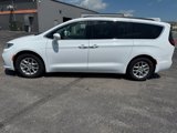 Used 2022 Chrysler Pacifica Touring-L image 3