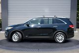 Used 2017 Kia Sorento LX w/ LX Convenience Package image 3