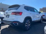 Used 2022 Volkswagen Taos SE image 2