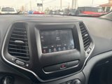 Used 2019 Jeep Cherokee Latitude w/ Cold Weather Group image 5
