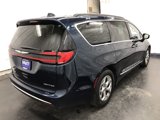 Used 2023 Chrysler Pacifica Limited w/ Uconnect Theater Family Group image 4