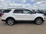Used 2017 Ford Explorer XLT image 2