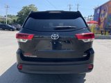 Used 2018 Toyota Highlander LE image 3