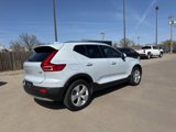 Used 2020 Volvo XC40 T5 Momentum image 3