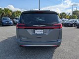 Used 2022 Chrysler Pacifica Touring-L image 4