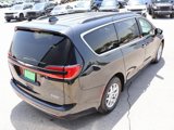 Used 2022 Chrysler Pacifica Touring-L image 5