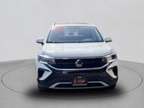 Used 2022 Volkswagen Taos SE image 2