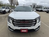 Used 2024 GMC Terrain SLT image 2