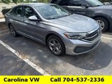 Used 2022 Volkswagen Jetta SE image 2