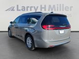 Certified 2022 Chrysler Pacifica Touring-L image 4