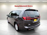Used 2023 Chrysler Pacifica Touring-L image 6