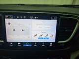 Used 2022 Chrysler Pacifica Touring-L image 5