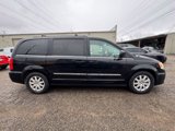 Used 2015 Chrysler Town & Country Touring image 4
