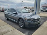 Used 2022 Volkswagen Jetta SE image 2