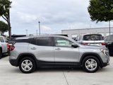 Used 2024 GMC Terrain SLE image 3