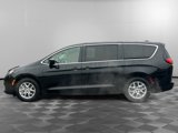 Used 2023 Chrysler Voyager LX image 4