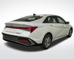 Used 2025 Hyundai Elantra SE image 5