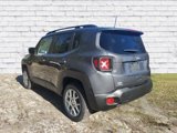 Used 2023 Jeep Renegade Latitude w/ Premium Group image 3