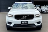 Used 2020 Volvo XC40 T4 Momentum image 3