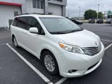 Used 2017 Toyota Sienna XLE Premium image 2