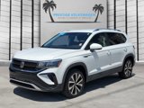 Certified 2022 Volkswagen Taos SE image 2