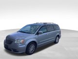 Used 2014 Chrysler Town & Country Touring-L image 3