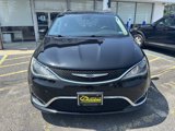 Used 2018 Chrysler Pacifica Touring-L w/ Advanced Safetytec Group image 2