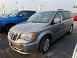 Used 2016 Chrysler Town & Country Touring w/ Driver Convenience Group image 2