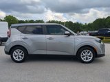 Used 2023 Kia Soul LX w/ LX Technology Package image 3