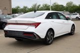 Certified 2024 Hyundai Elantra SEL w/ Convenience Package image 4