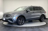 Used 2022 Volkswagen Tiguan SE w/ Panoramic Sunroof Package image 2