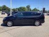 Used 2023 Chrysler Pacifica Touring-L image 4