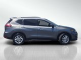 Used 2018 Nissan Rogue SV image 3