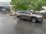 Used 2018 Toyota Highlander AWD V6 image 3