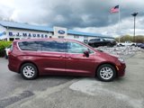 Used 2023 Chrysler Pacifica Touring-L image 2