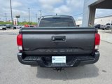 Used 2017 Toyota Tacoma TRD Off-Road image 4