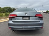 Used 2017 Volkswagen Jetta SE image 2