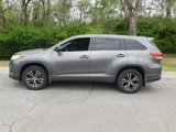 Used 2018 Toyota Highlander LE image 2