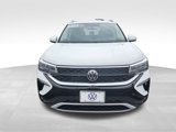 Certified 2022 Volkswagen Taos SE image 2